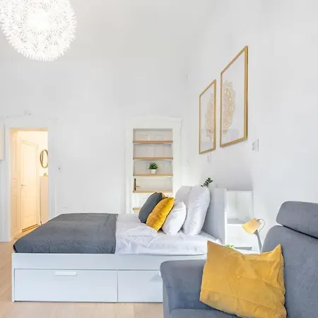 Buda's Classic Gem Family Friendly Spacious *