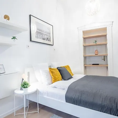 Buda's Classic Gem Family Friendly Spacious *