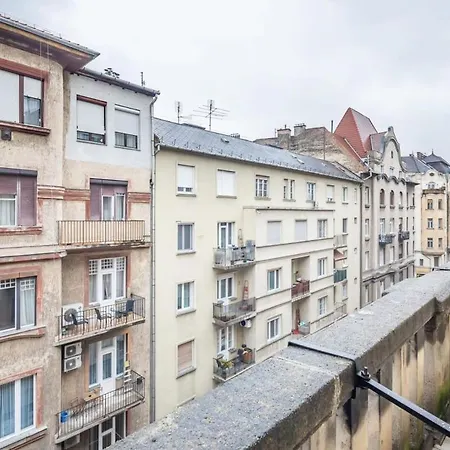 Buda's Classic Gem Family Friendly Spacious * Budapest