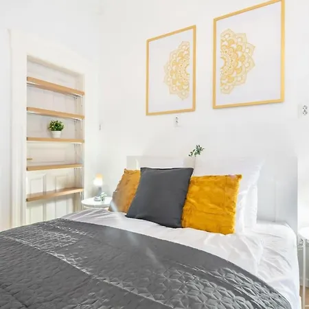 Buda's Classic Gem Family Friendly Spacious Lejlighed *