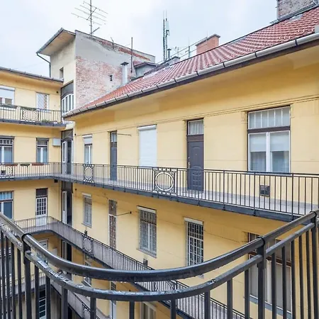 Buda's Classic Gem Family Friendly Spacious Апартаменты